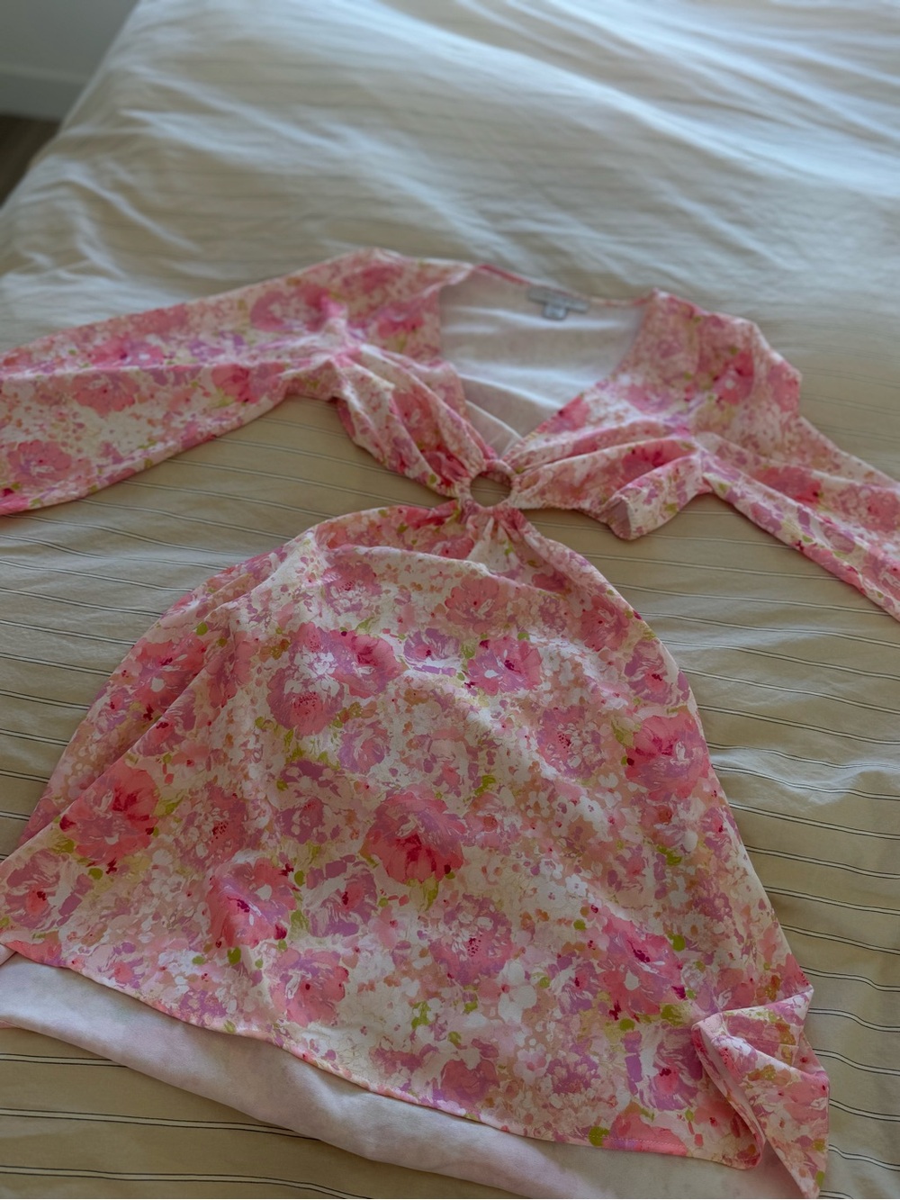 Amisu Pink Floral Ring-Tie Cutout Tunic